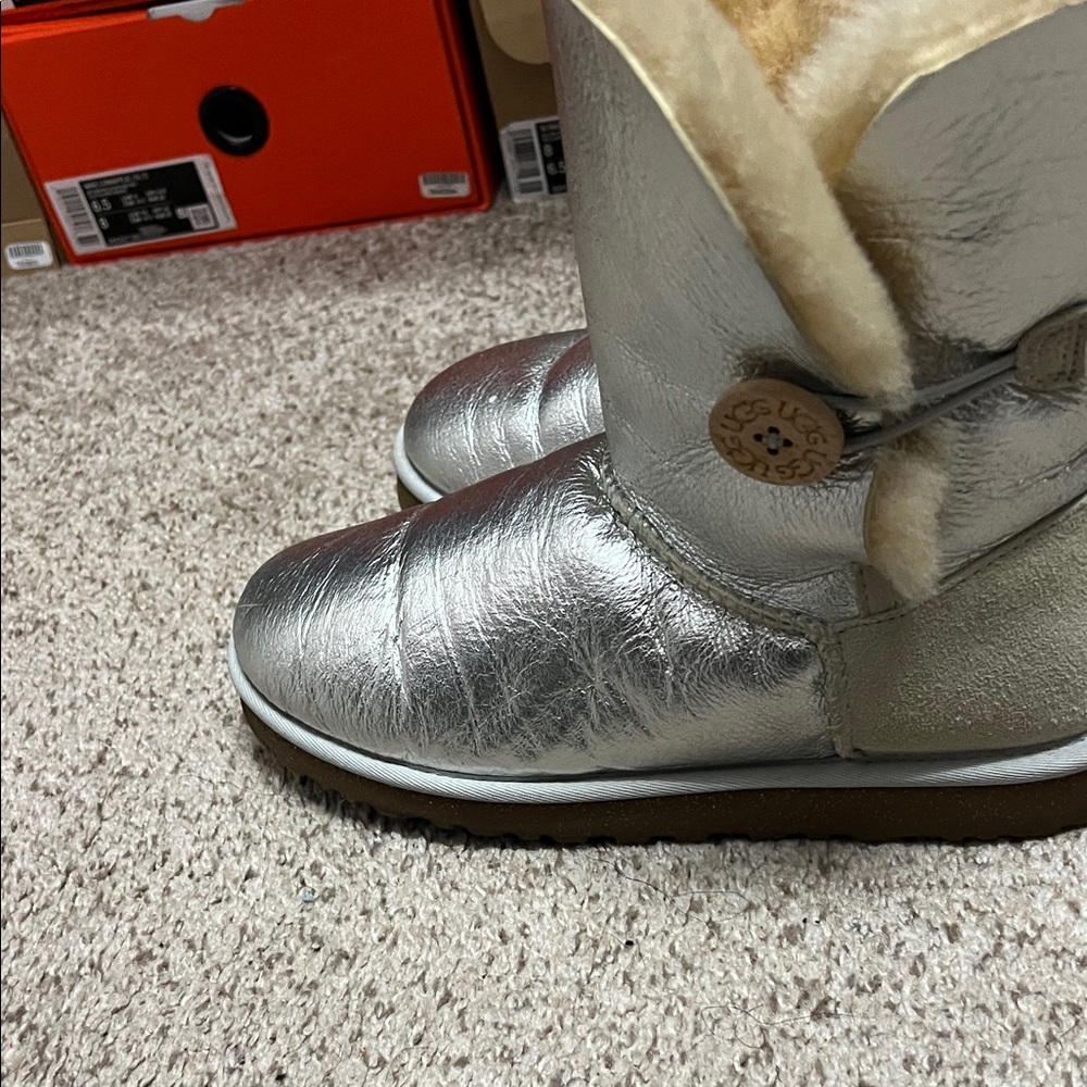 UGG Silver Ankle Boots with Cream Fur Lining I don’t have box - Picture 3 of 9